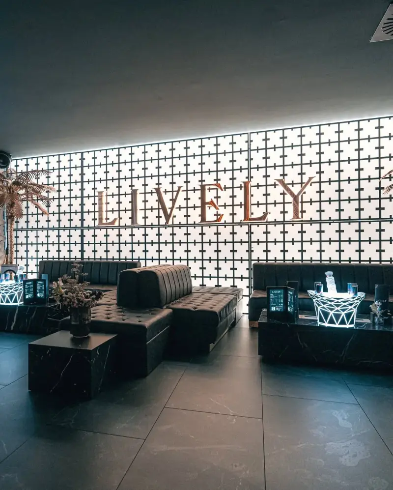 LIVELY Shisha Bar direkt per S-Bahn S3 erreichbar — Haltestelle Waiblingen – Interior